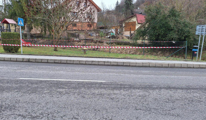 Aktuality / Výmena oplotenia v parku - foto