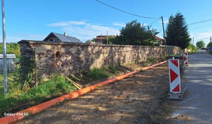 Aktuality / Výstavba - záchytné parkovisko v obci Obišovce - foto