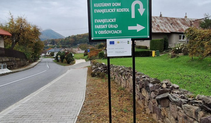 Aktuality / Výstavba - chodník v obci Obišovce - foto