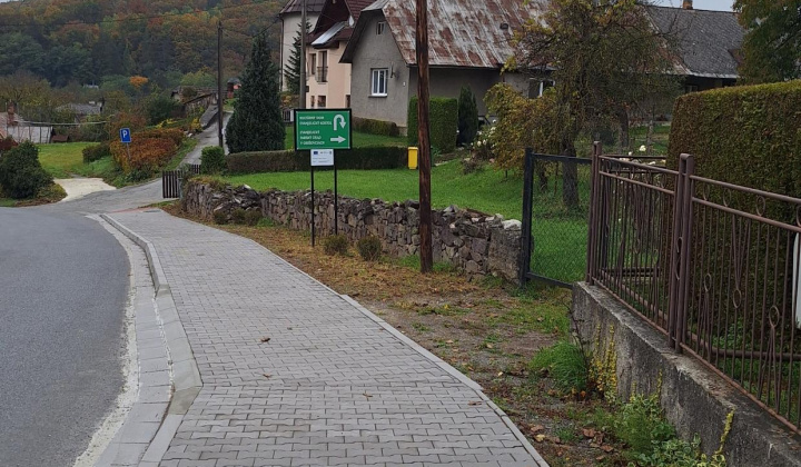 Aktuality / Výstavba - chodník v obci Obišovce - foto
