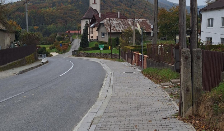 Aktuality / Výstavba - chodník v obci Obišovce - foto